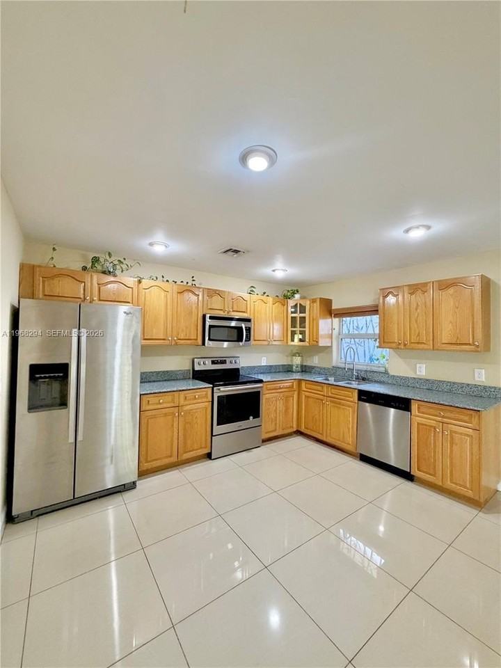 7871 Nw 53rd Ct #7871 - Photo 4 of 24