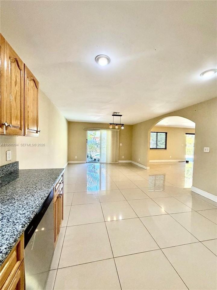 7871 Nw 53rd Ct #7871 - Photo 7 of 24