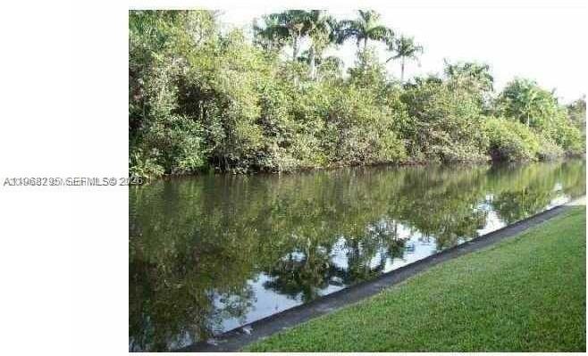 102 Royal Park Dr #2B - Photo 2 of 9