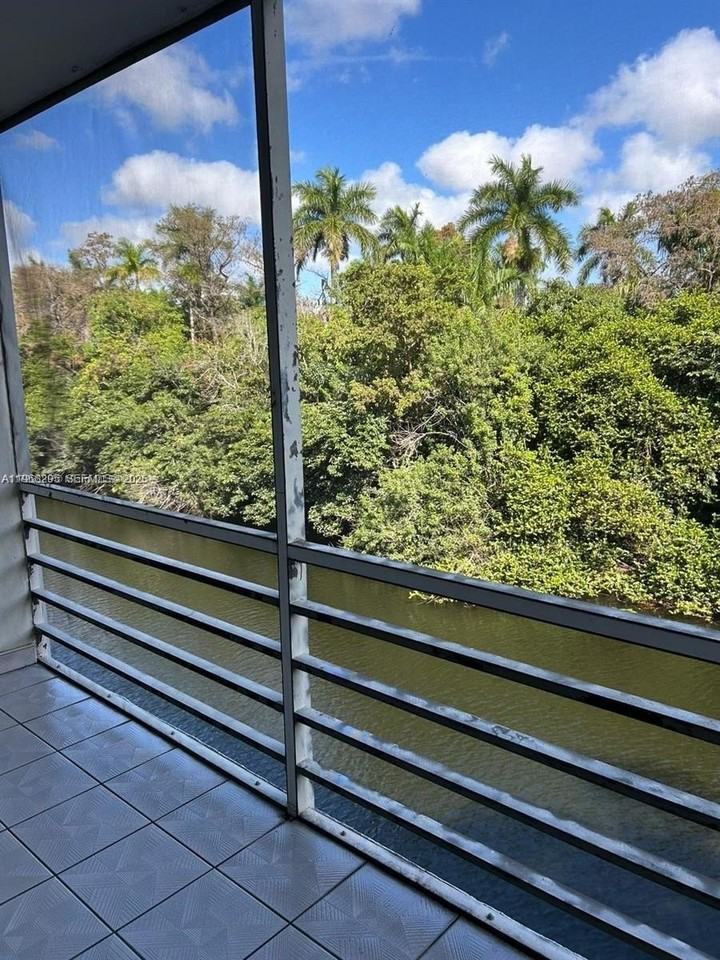 102 Royal Park Dr #2B - Photo 4 of 9