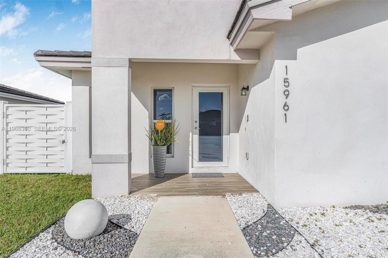 15961 Sw 307th Ter #0 - Photo 3 of 26