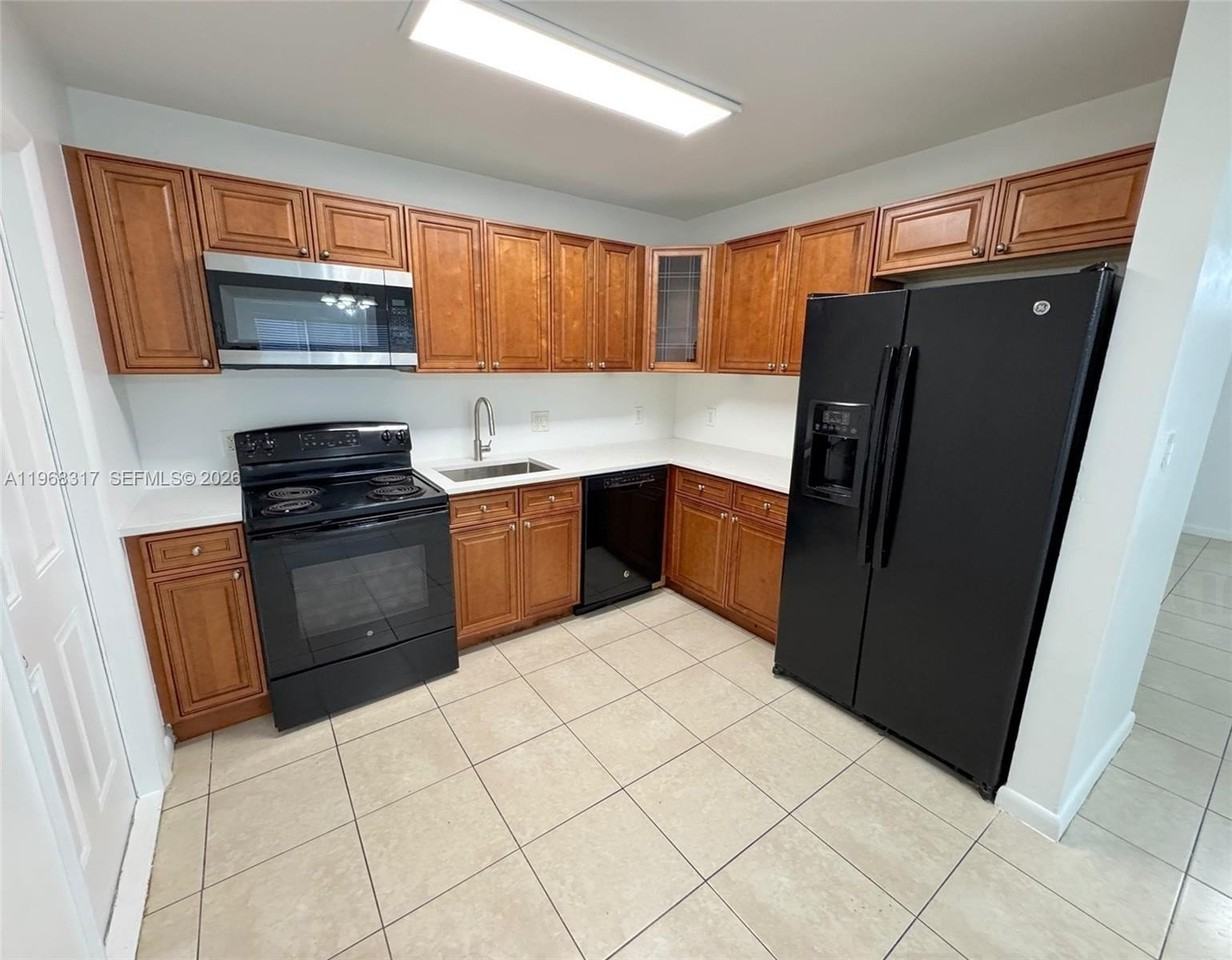 1641 Nw 24th Ter - Photo 3 of 12