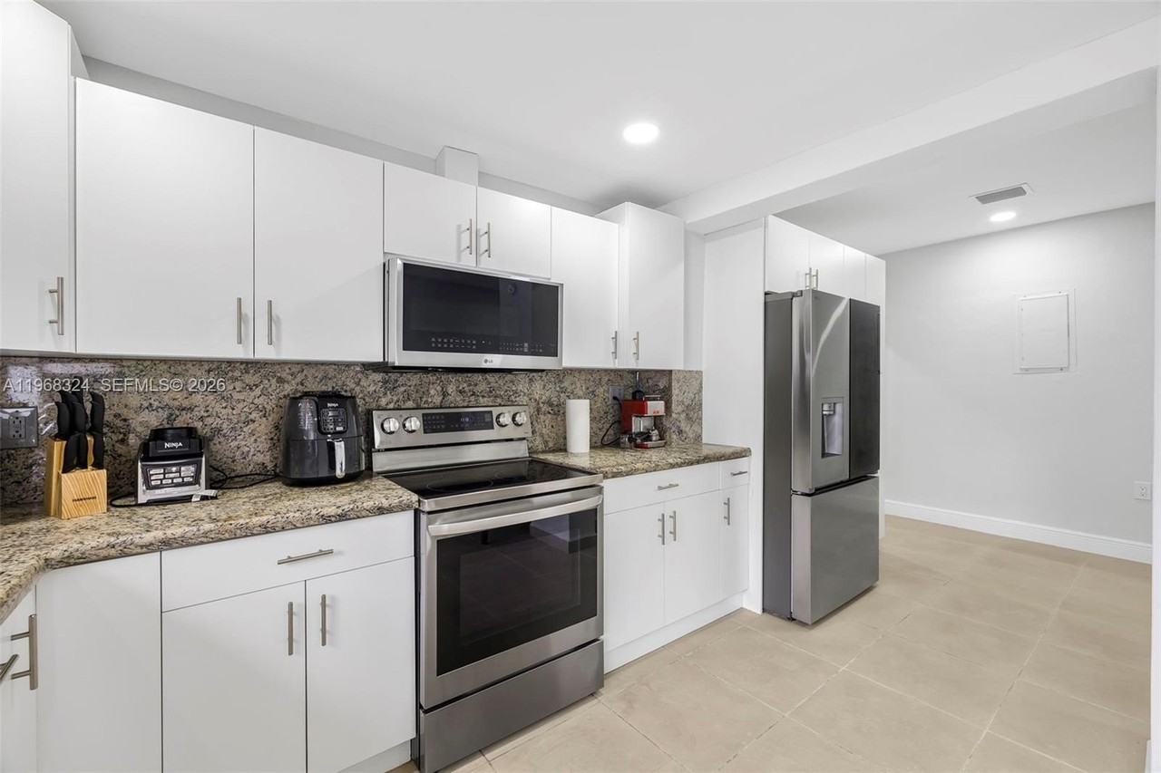 2244 Sw 10th St #2244 - Photo 3 of 40