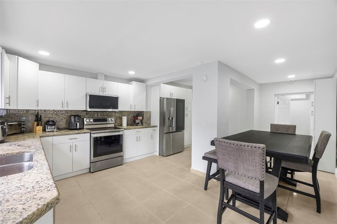 2244 Sw 10th St #2244 - Photo 5 of 40