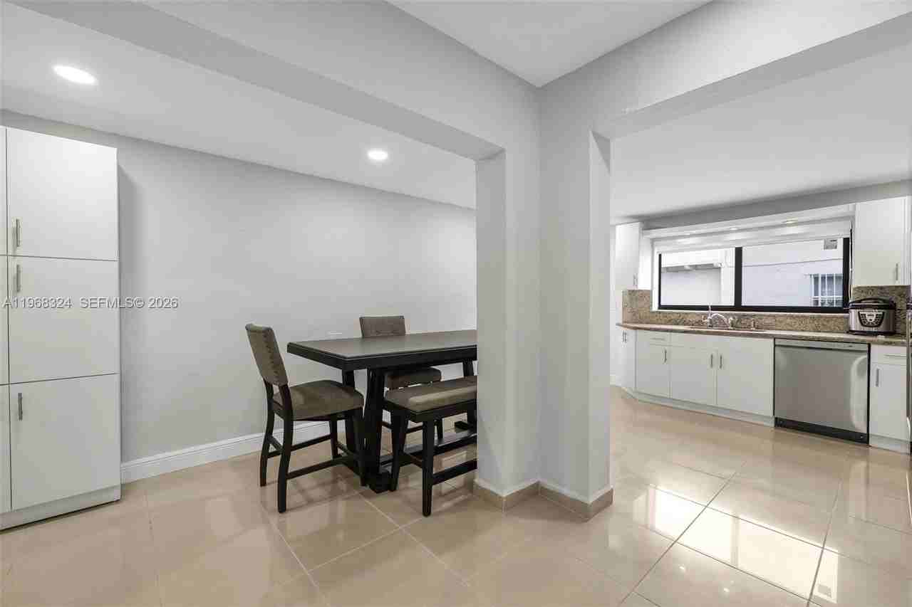 2244 Sw 10th St #2244 - Photo 6 of 40