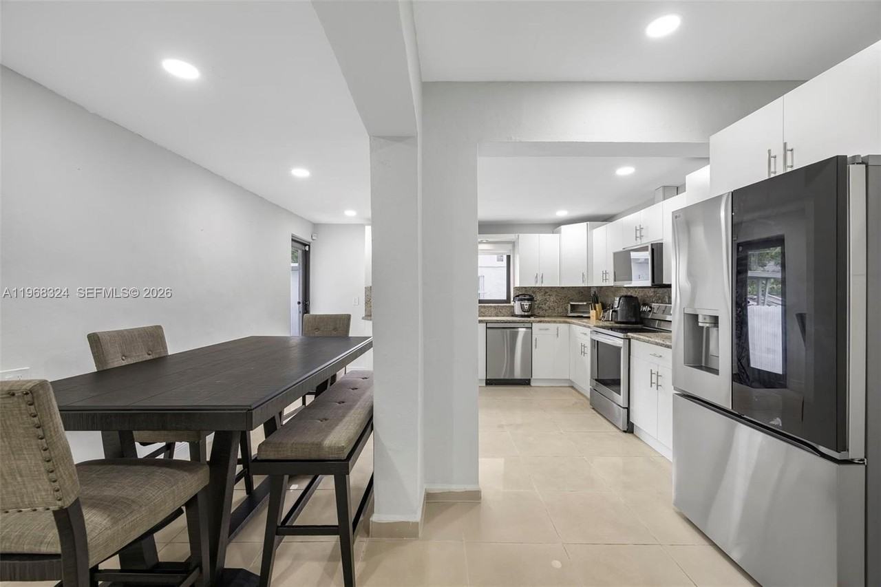 2244 Sw 10th St #2244 - Photo 7 of 40