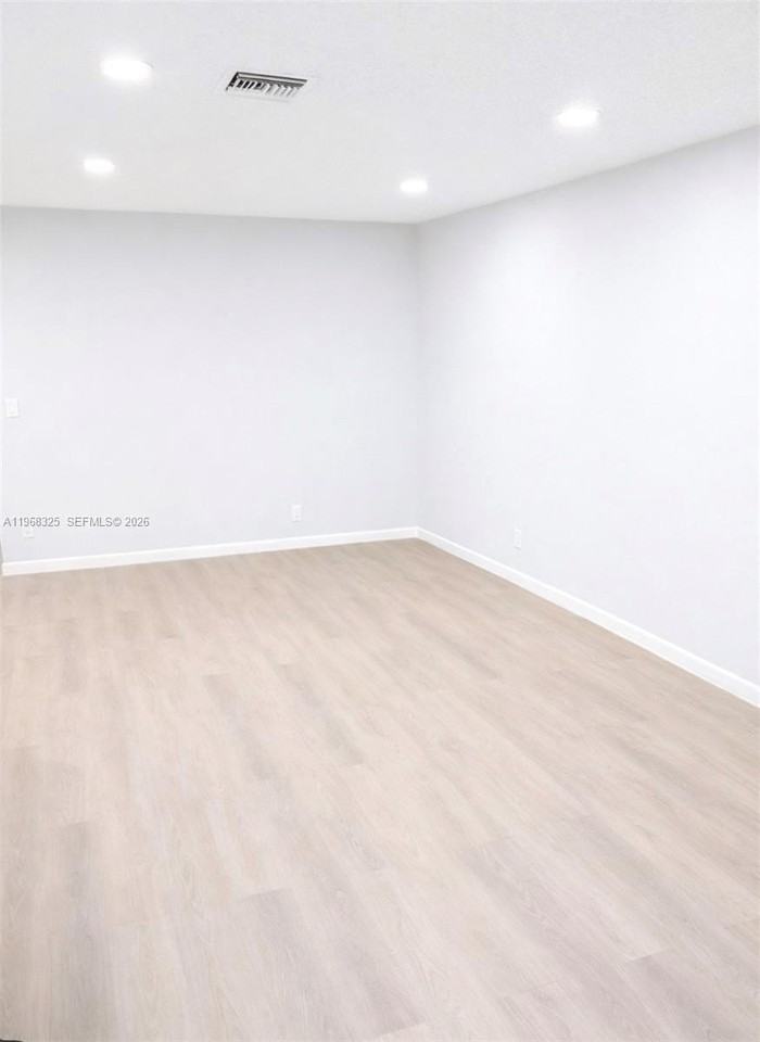 1330 Nw 7th Pl - Photo 4 of 10