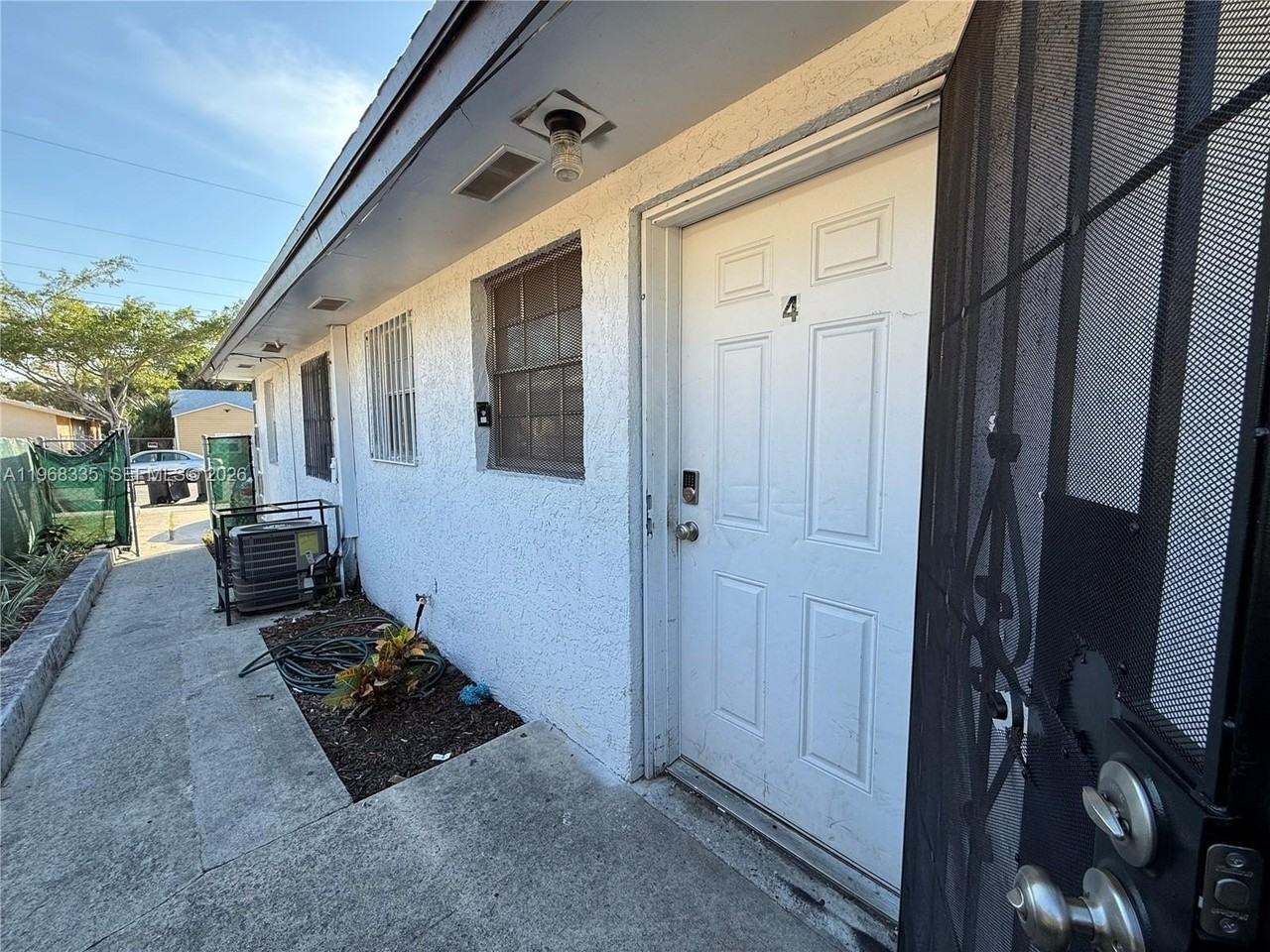 817 5th St #4 - Photo 3 of 16