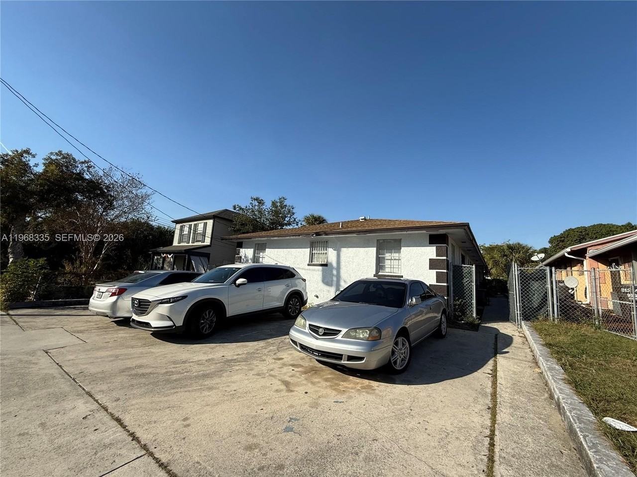 817 5th St #4 - Photo 4 of 16