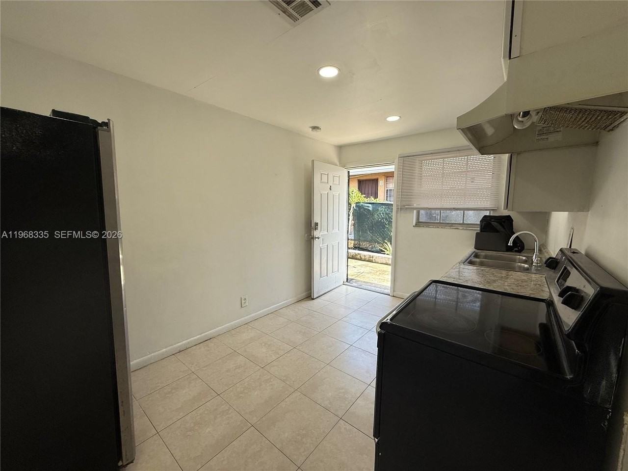 817 5th St #4 - Photo 6 of 16