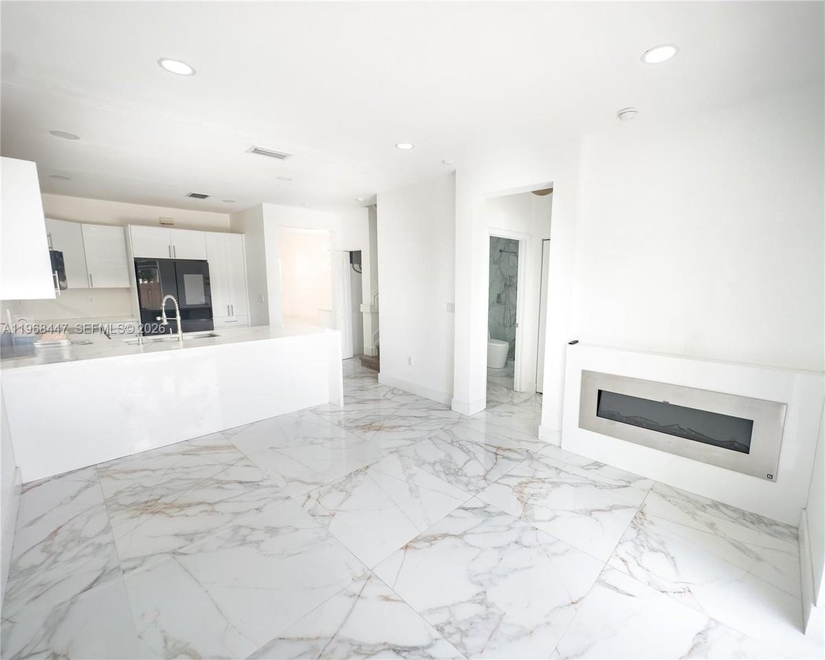 10728 Nw 76th Ln #10728 - Photo 4 of 16