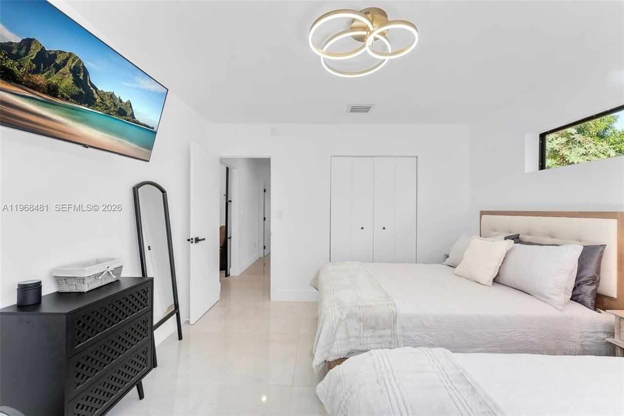 231 Ne 45th St #231 - Photo 6 of 38