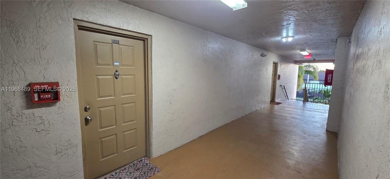 15201 Sw 80th St #309 - Photo 5 of 21