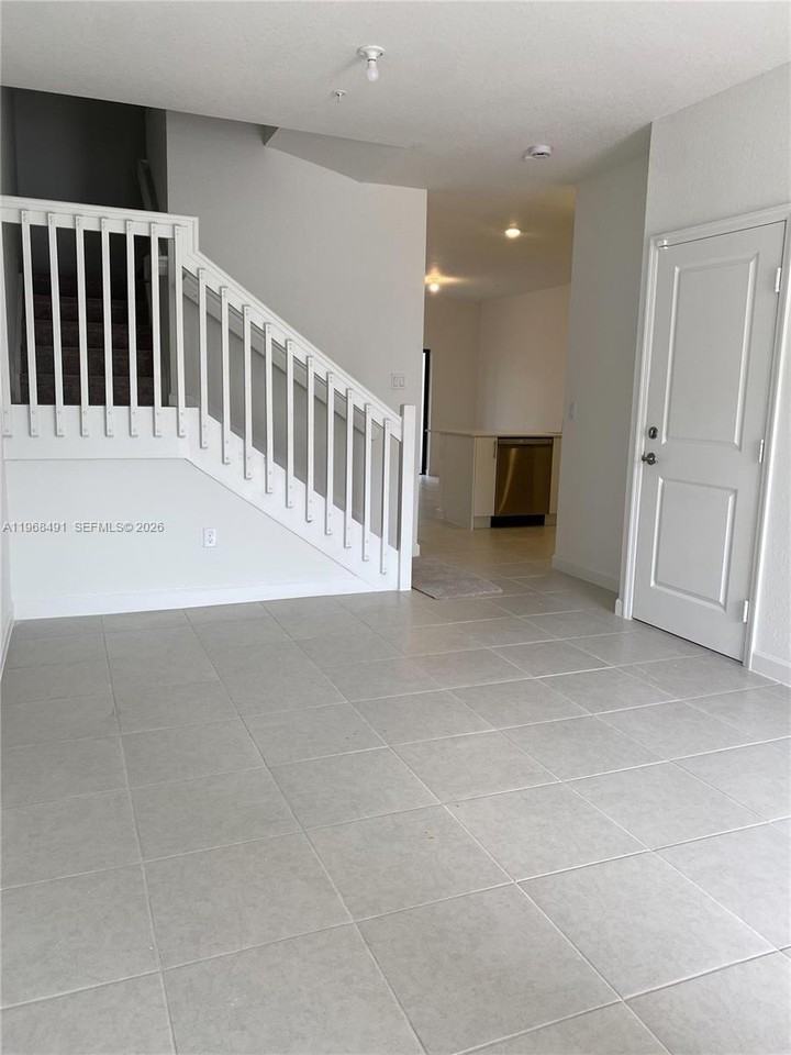 247 Sw 159th Pl - Photo 4 of 17