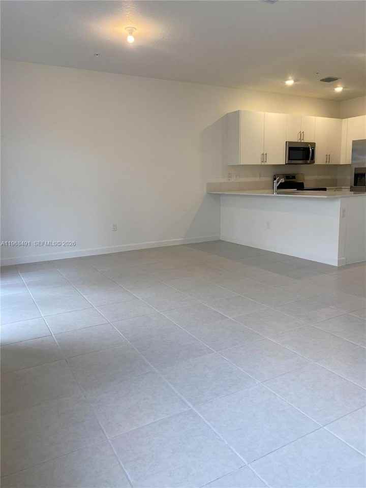 247 Sw 159th Pl - Photo 7 of 17