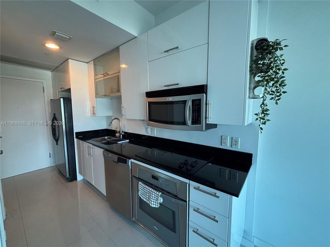 60 SW 13 ST #1415 - Photo 2 of 23