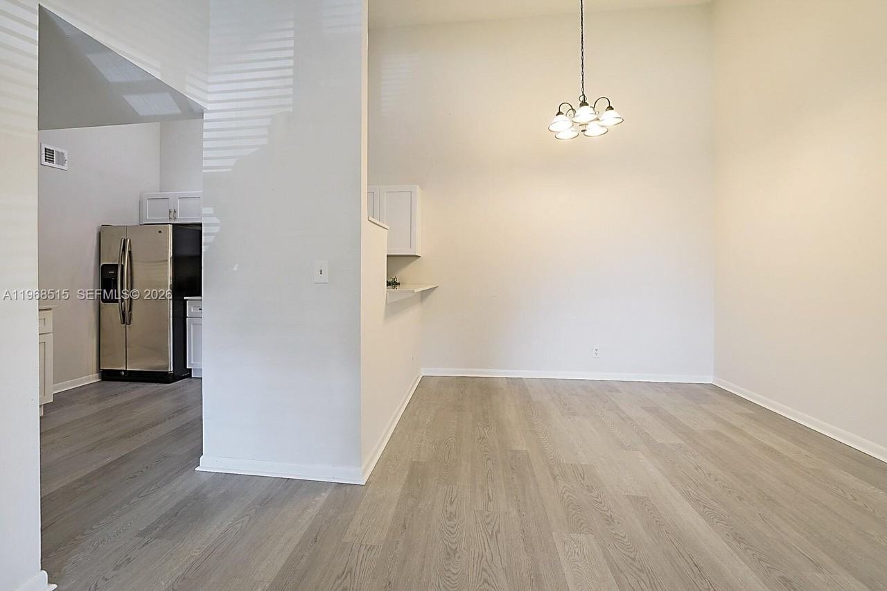 6327 Chasewood Dr #E - Photo 5 of 32