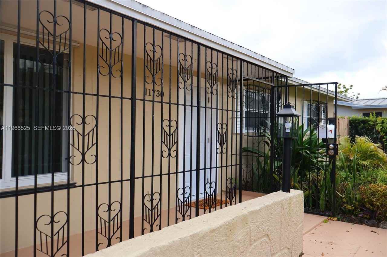 11730 Sw 192nd St - Photo 2 of 15