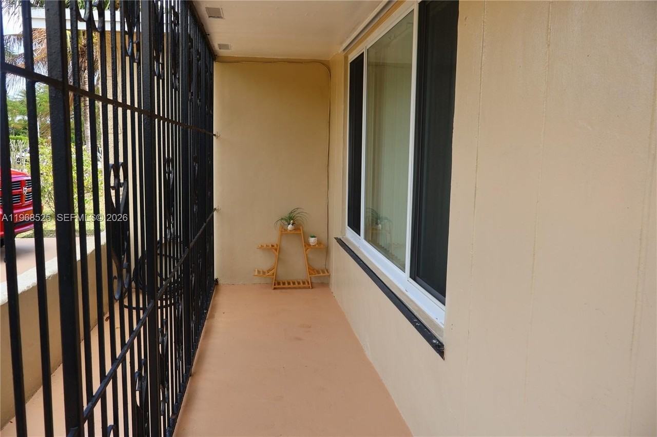 11730 Sw 192nd St - Photo 5 of 15