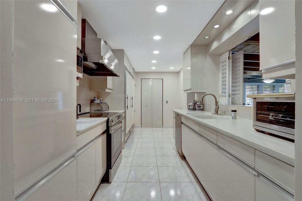 9290 Sw 117th Ter - Photo 4 of 49