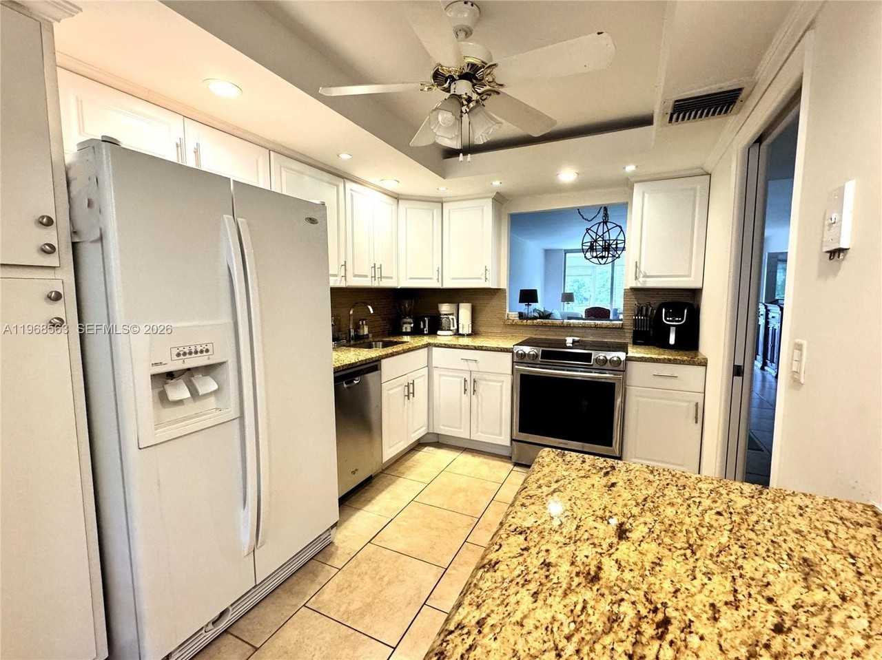 901 W Cypress Ln #201 - Photo 5 of 31