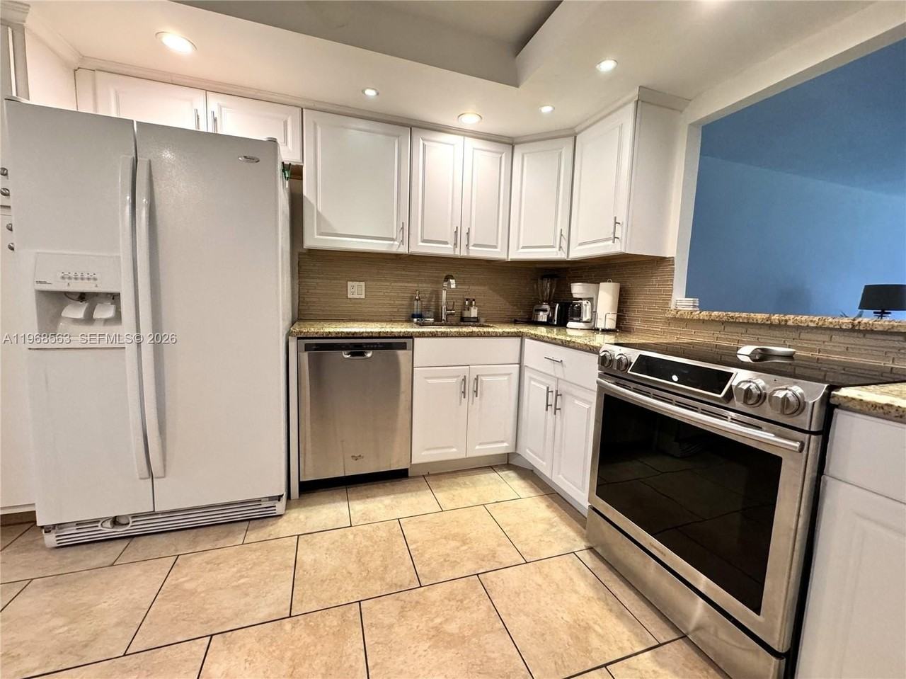 901 W Cypress Ln #201 - Photo 6 of 31