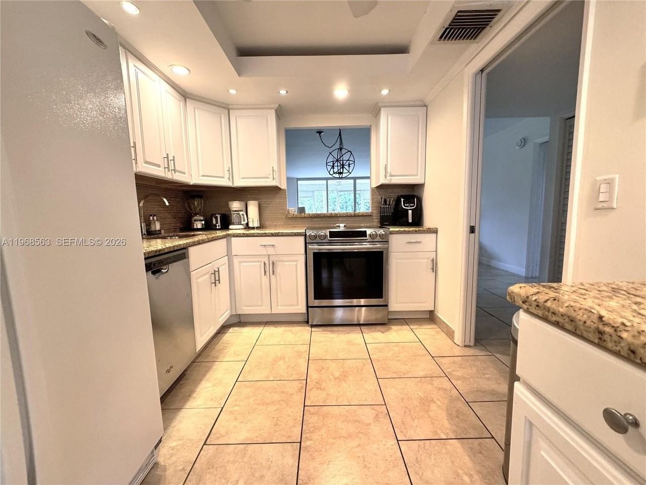 901 W Cypress Ln #201 - Photo 7 of 31