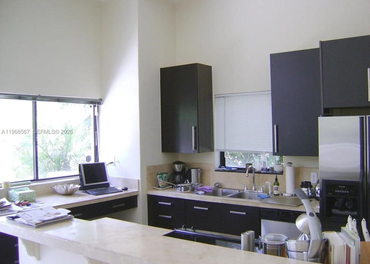 2950 Jackson Ave - Photo 7 of 50