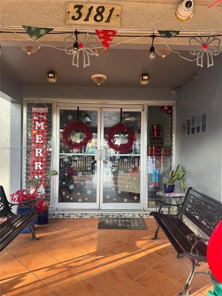 3181 Sw 13th St #304 - Photo 2 of 7