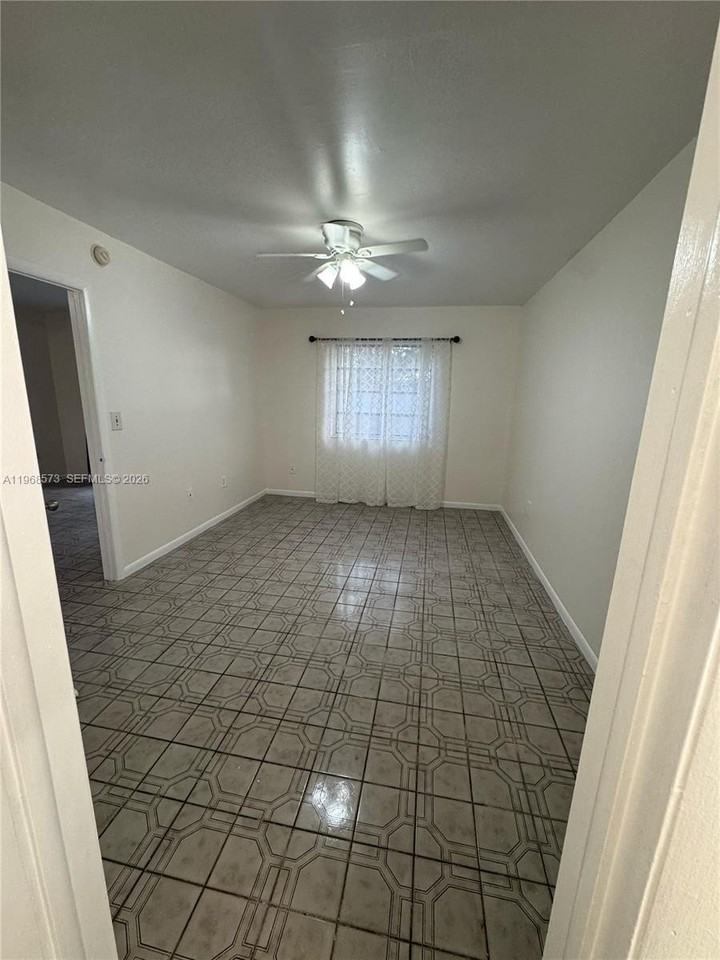 3181 Sw 13th St #304 - Photo 6 of 7