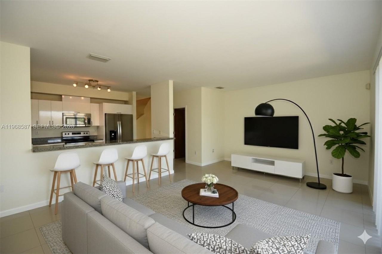 2780 Sw 33rd Ave - Photo 7 of 50