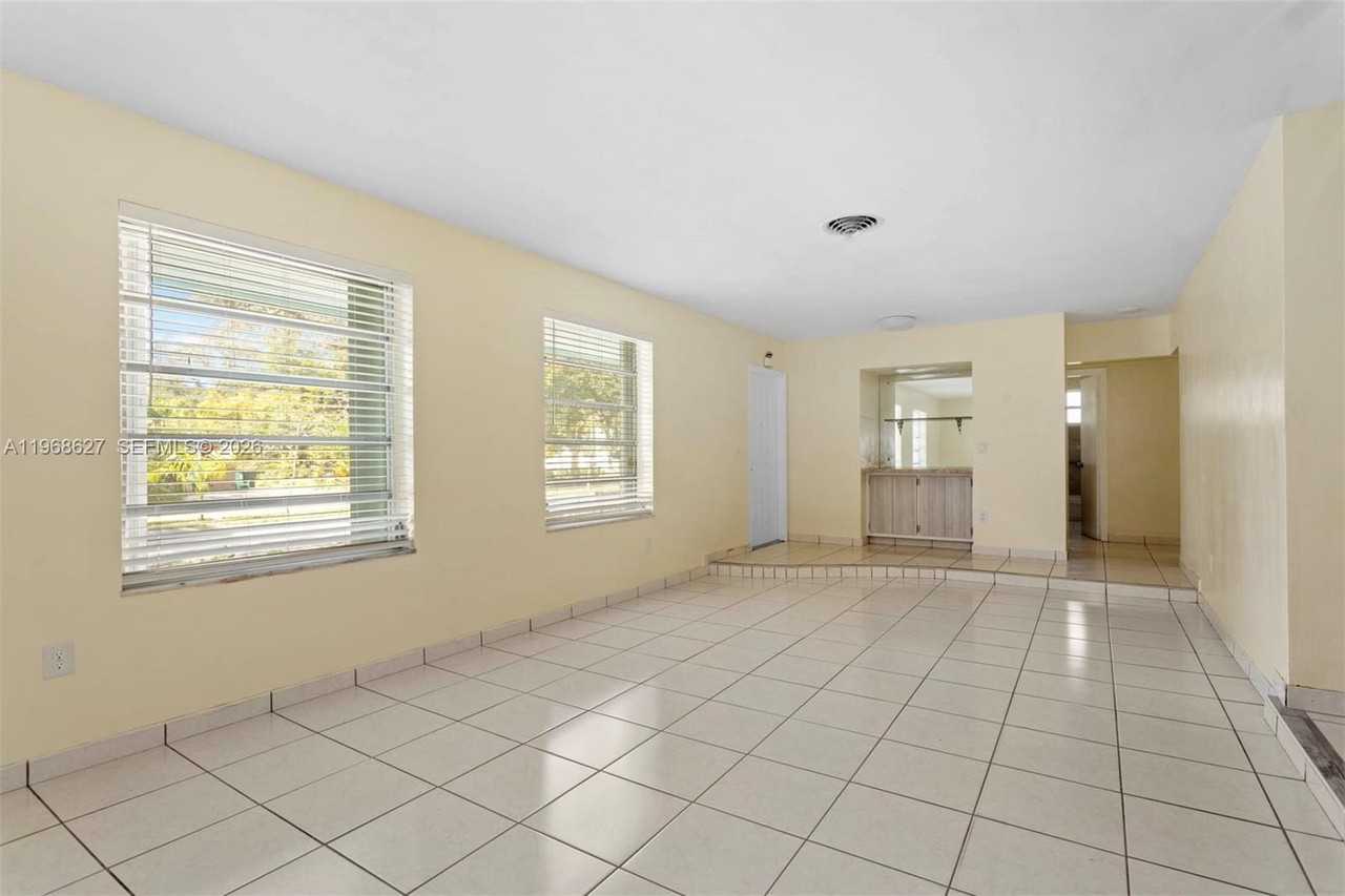 12905 Ne 4th Ave #1 - Photo 5 of 28