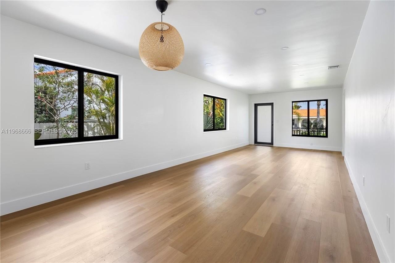 1618 Sw 18th St #1 - Photo 2 of 23