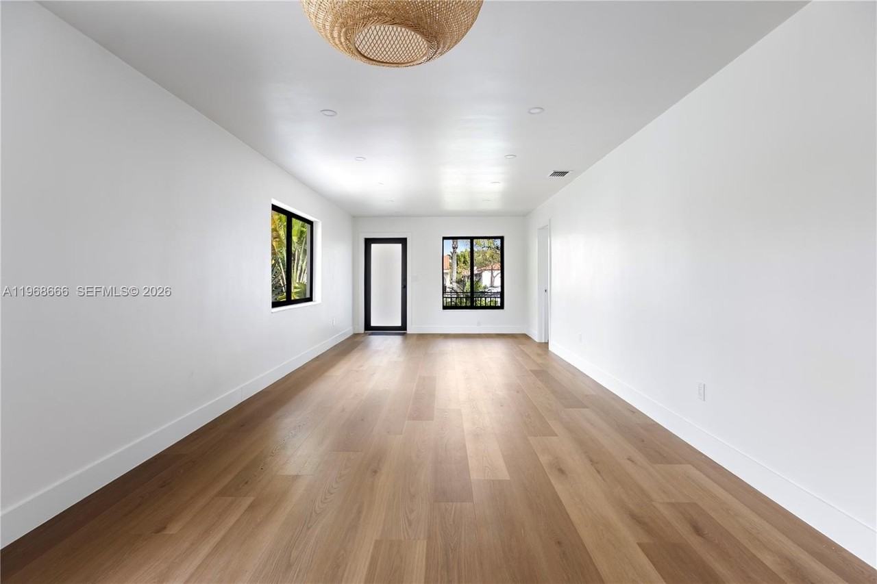 1618 Sw 18th St #1 - Photo 4 of 23