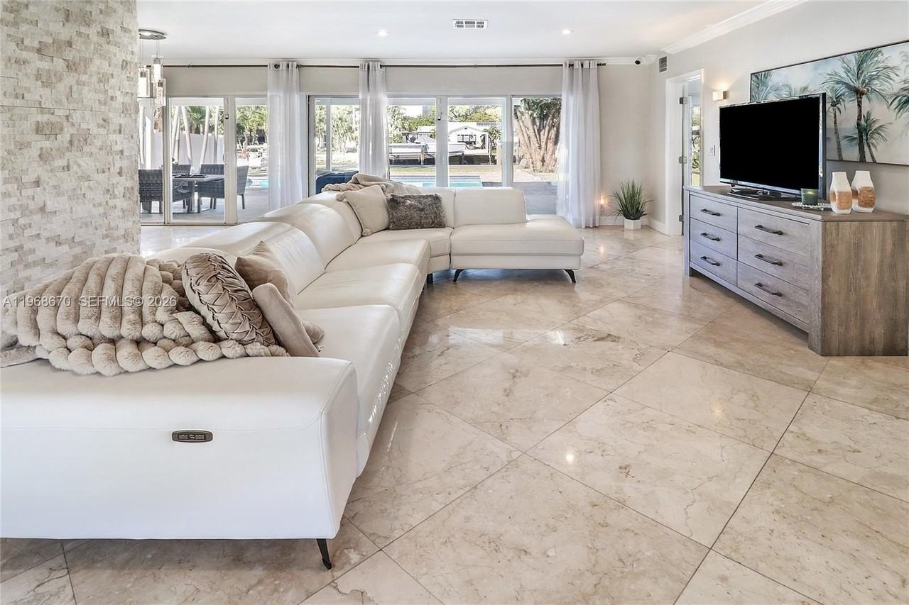 2031 Ne 14th Ct - Photo 5 of 41