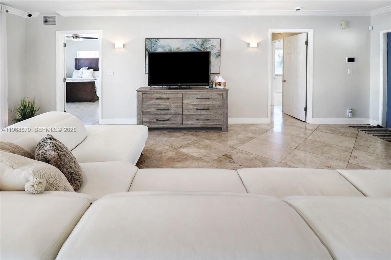 2031 Ne 14th Ct - Photo 6 of 41