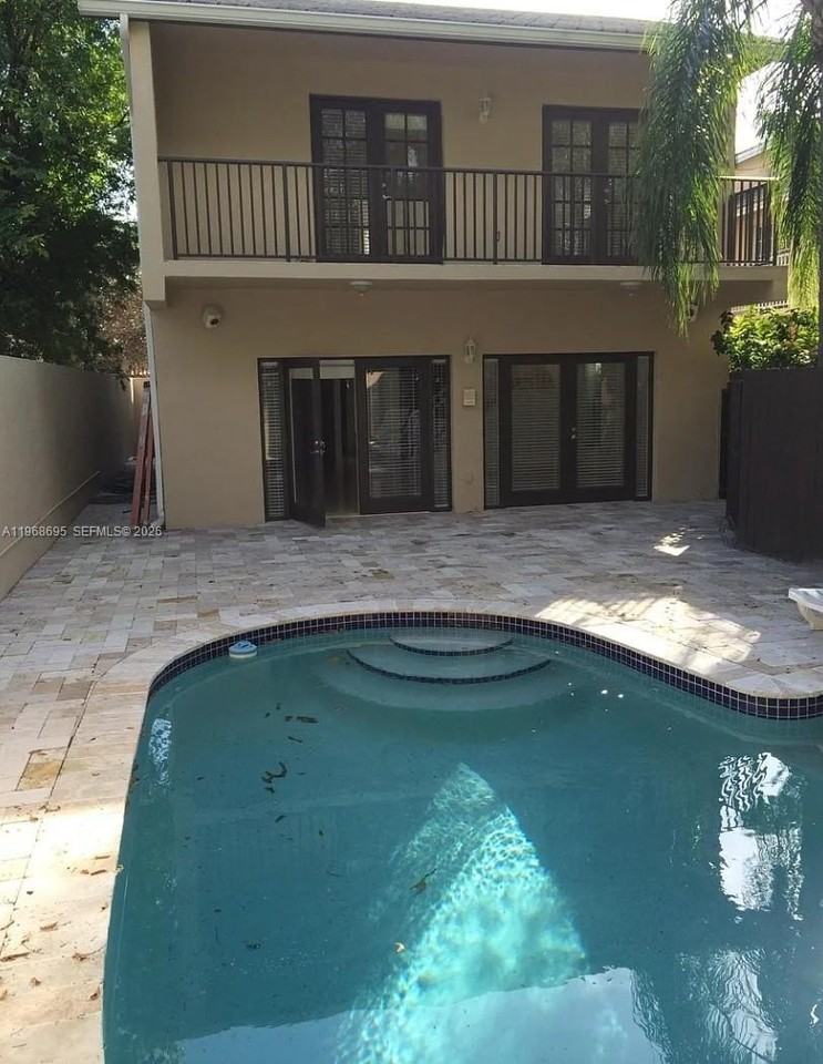 3087 Shipping Ave - Photo 2 of 24