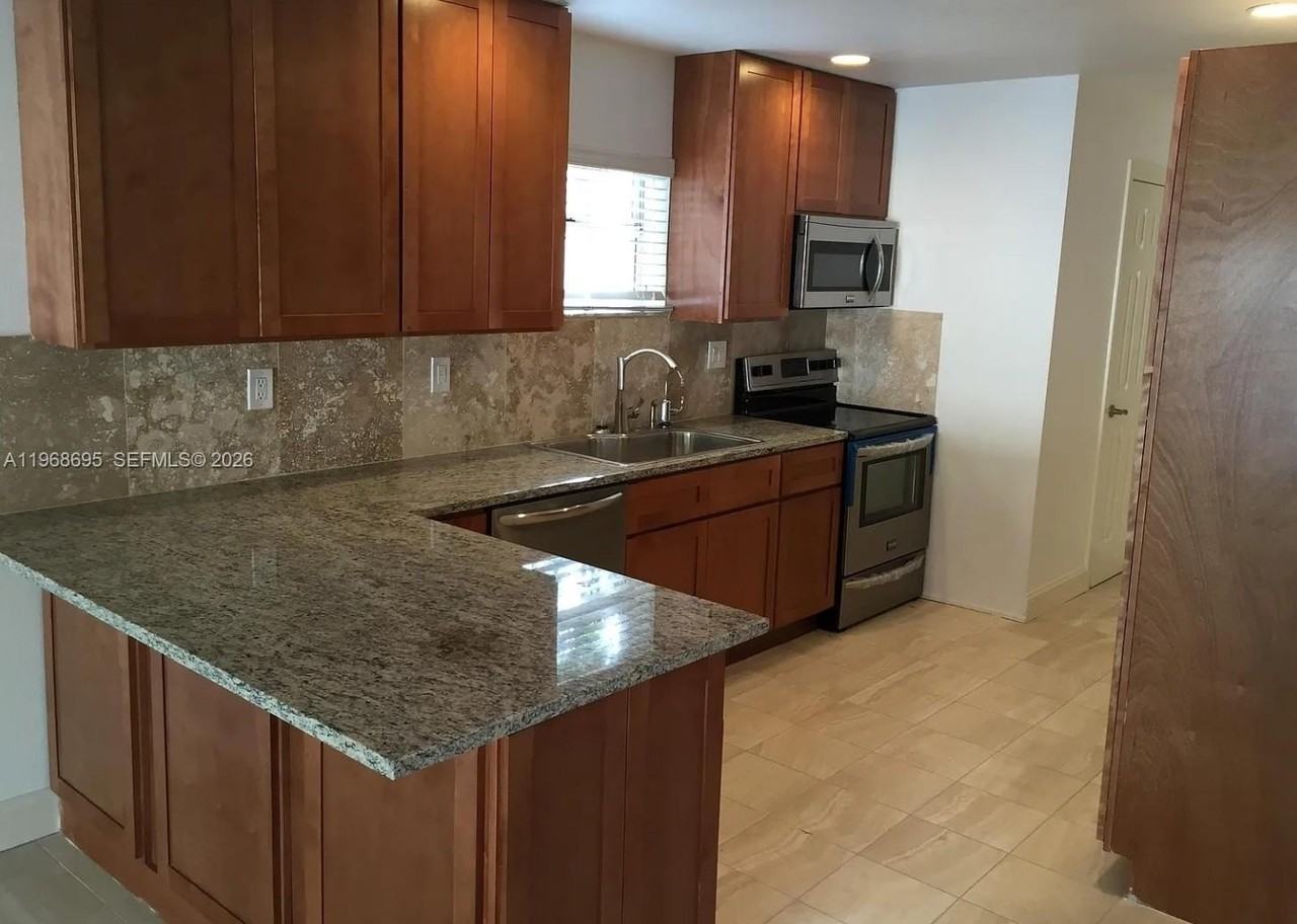 3087 Shipping Ave - Photo 3 of 24