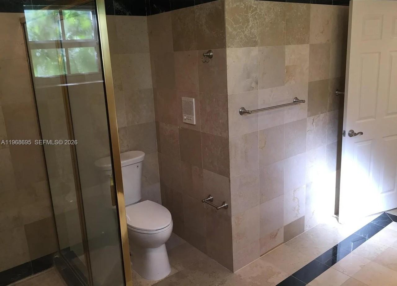 3087 Shipping Ave - Photo 6 of 24