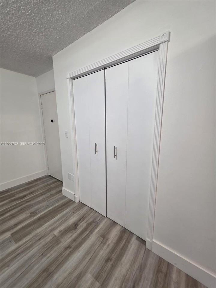 506 Nw 87th Ave #201 - Photo 4 of 20