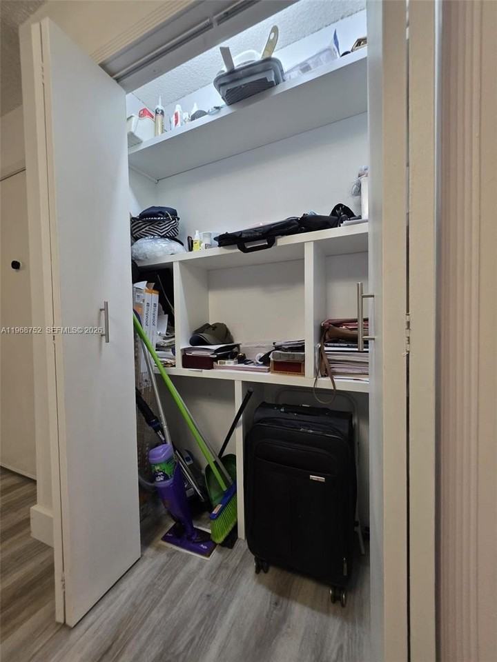 506 Nw 87th Ave #201 - Photo 5 of 20