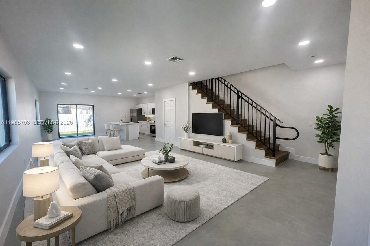 1123 Nw 25th St #0 - Photo 2 of 16