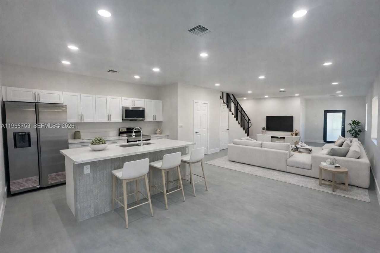 1123 Nw 25th St #0 - Photo 4 of 16