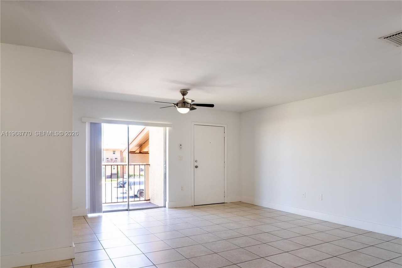 1290 Ne 119th St #1B - Photo 3 of 15