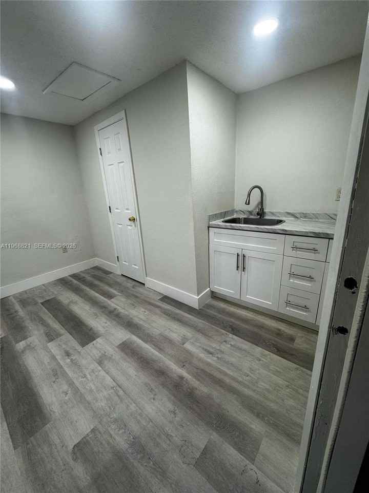 582 E 18th St #C - Photo 5 of 13