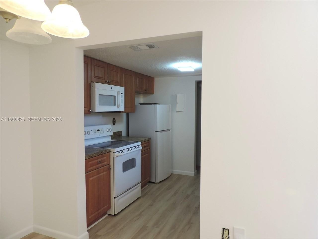 566 Nw 114th Ave #204 - Photo 3 of 27