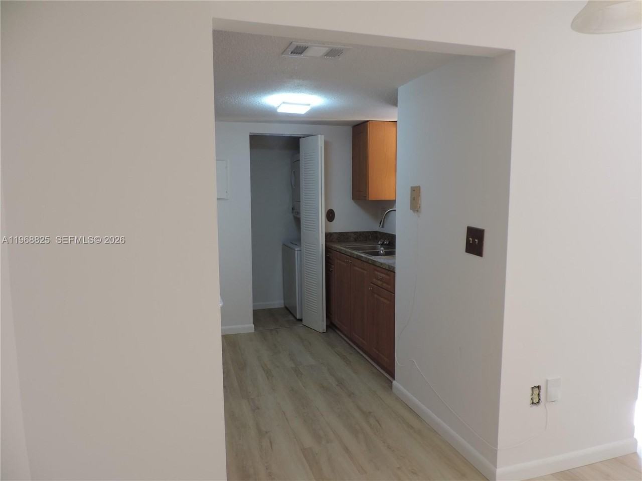 566 Nw 114th Ave #204 - Photo 4 of 27