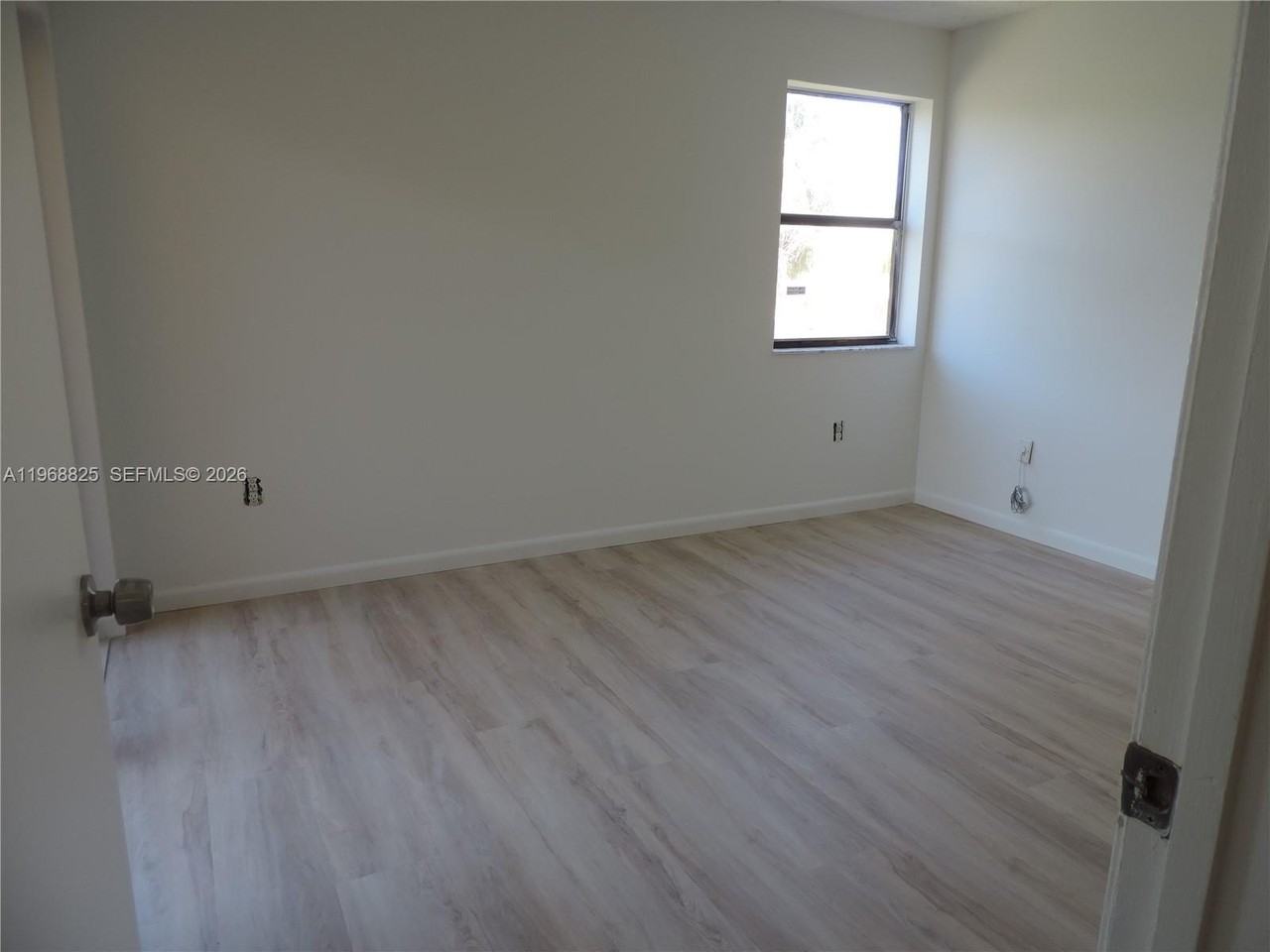 566 Nw 114th Ave #204 - Photo 5 of 27