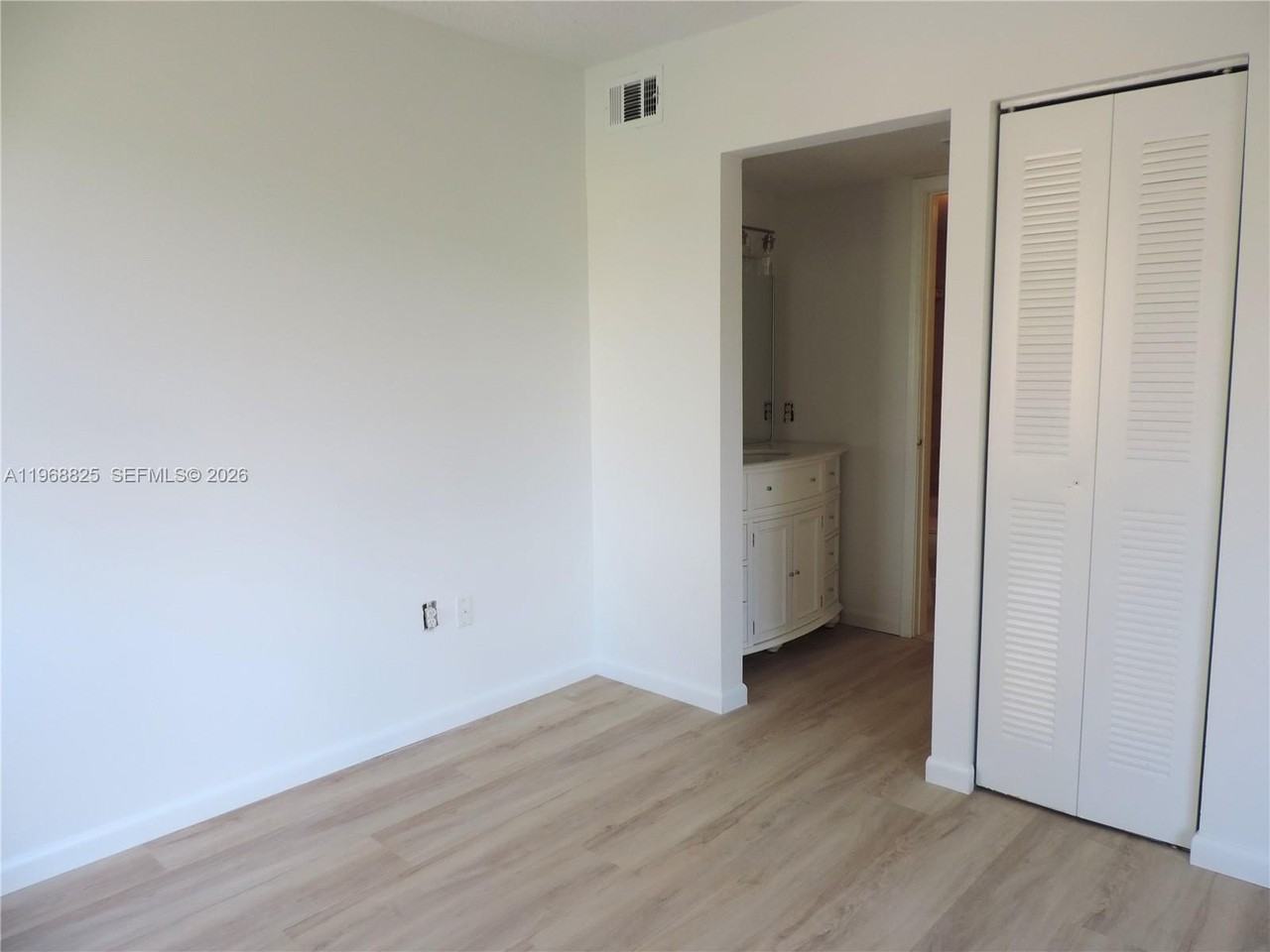 566 Nw 114th Ave #204 - Photo 6 of 27