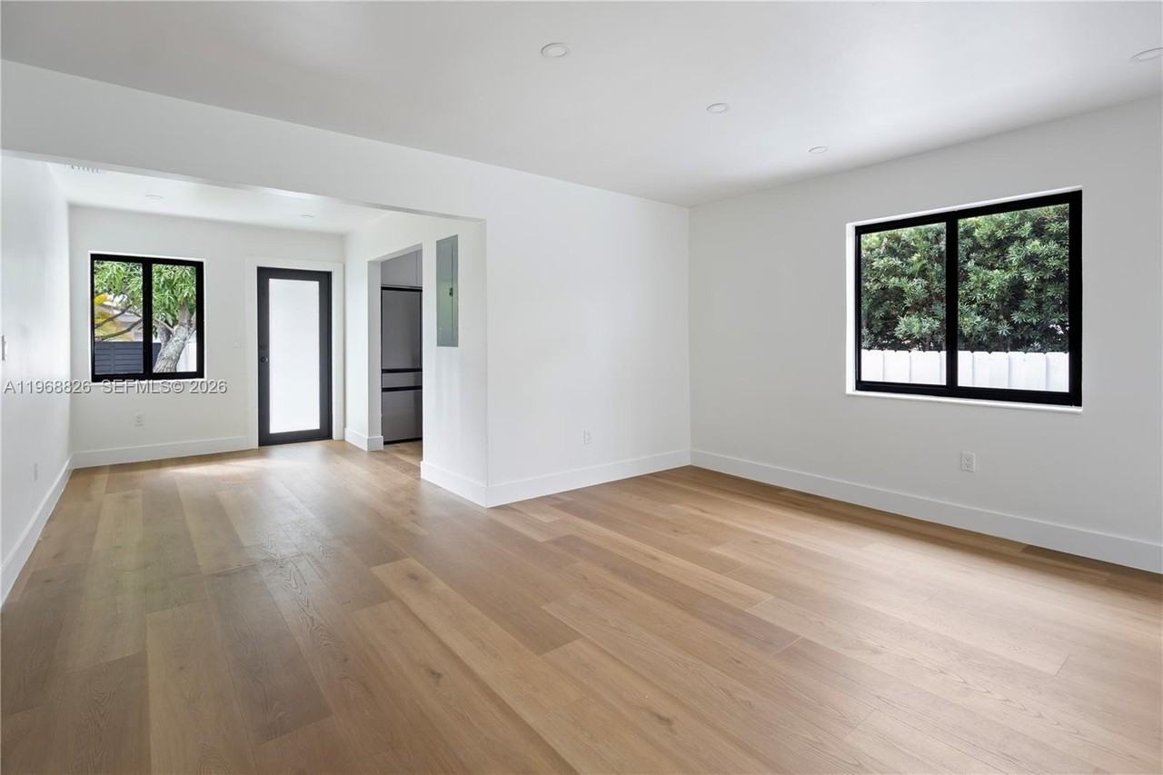 1620 Sw 18th St #2 - Photo 3 of 20